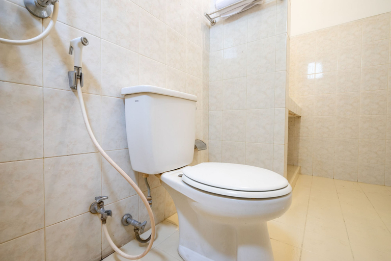 Bathroom 4, Hotel O Omah Duwet, Sleman