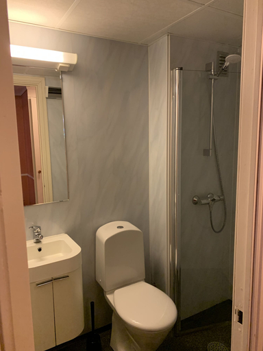 Bathroom 5, Husnes Sentrum Hotell, Kvinnherad