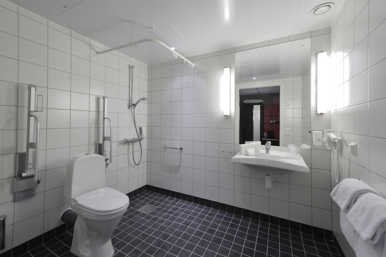 Bathroom 4, Quality Hotel Grand Royal, Narvik
