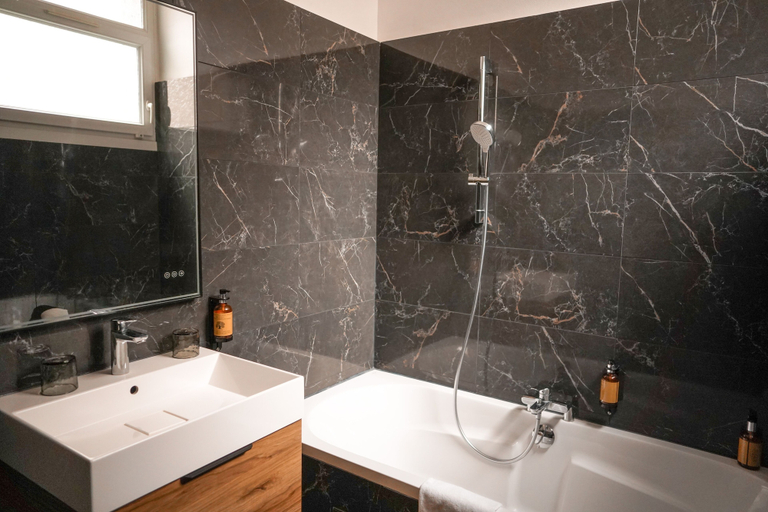 Bathroom 5, Hôtel Saint Julien, Maine-et-Loire