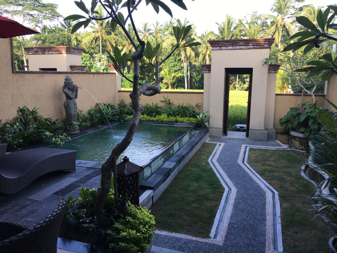 Exterior & Views 11