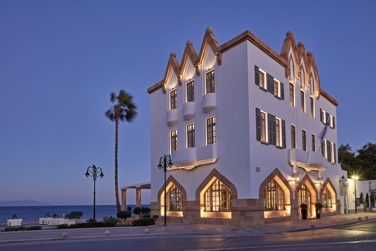 Exterior & Views