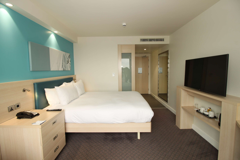 Bedroom 3, Hampton by Hilton London Excel, London