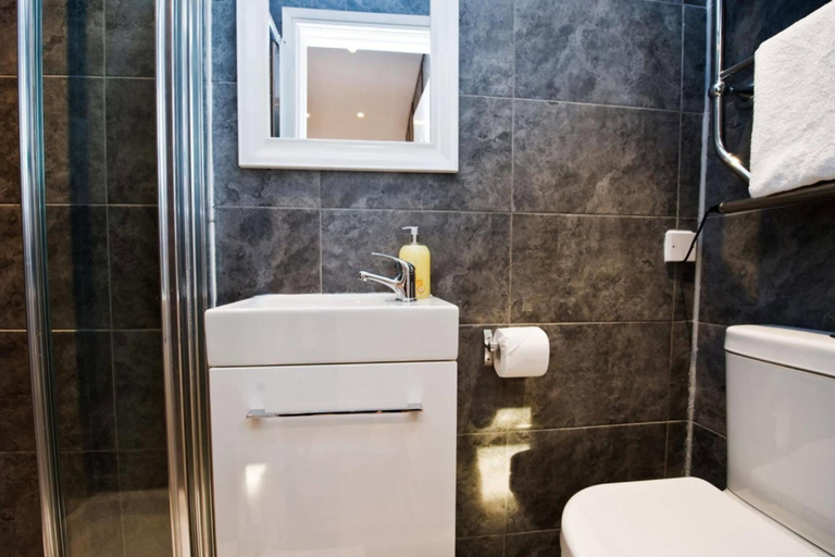 Bathroom 3, Classica Apartments, London
