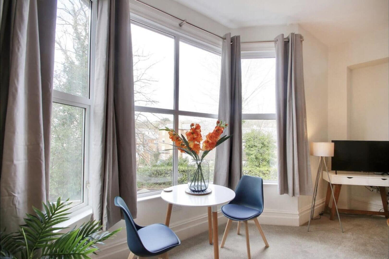 Others 4, Stunning Large 1-bed Apartment in Tunbridge Wells, Kent