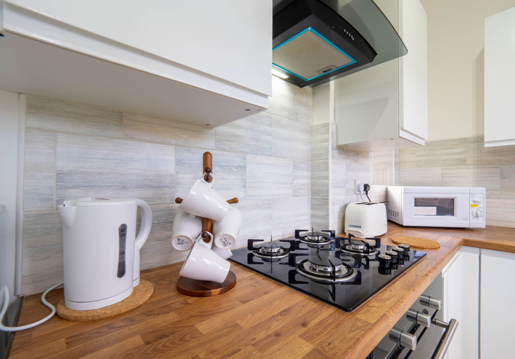 Others 4, 2 Bedroom Ground Floor Apartment, London