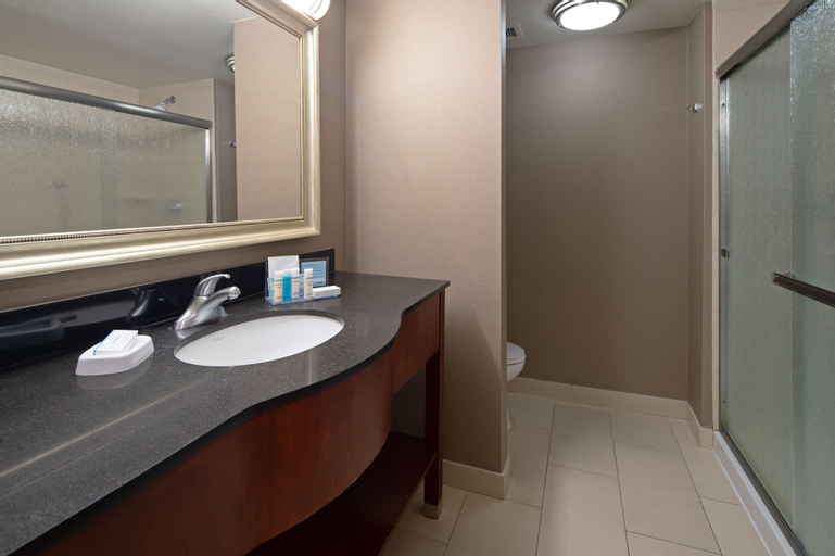 Bedroom 4, Hampton Inn Visalia, Tulare