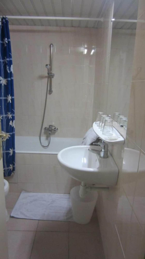 Bathroom 5, Jarry, Paris
