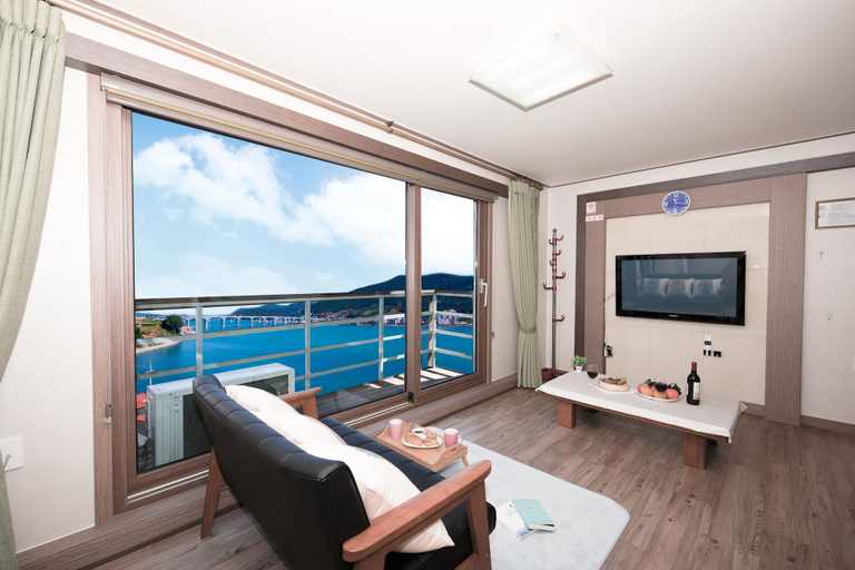 Others 5, Hyacinth Pension, Tongyeong