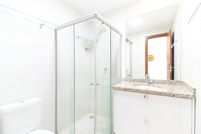 Bathroom, PF36 Ótimo Quarto e Sala a 25m da Praia, Mata de São João