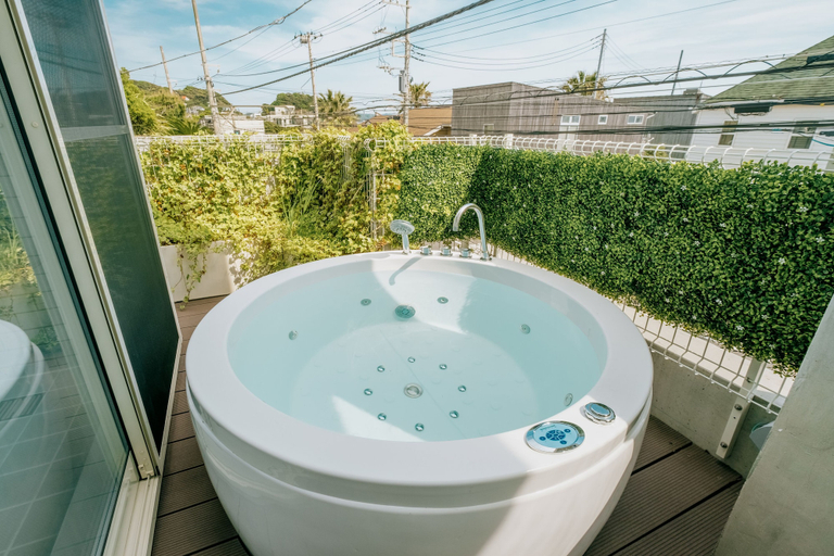 Bathroom 4, Casablanca Pool House, Kamakura
