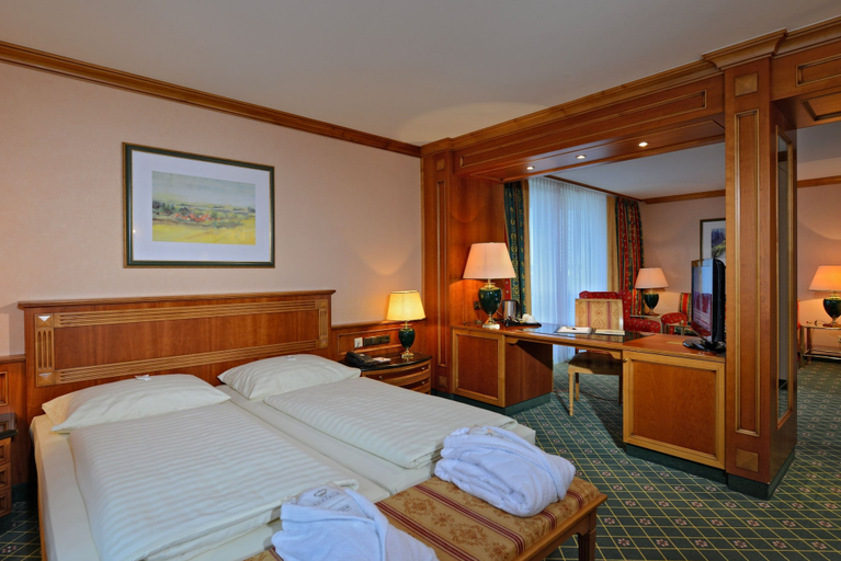Bedroom 3, The Monarch Hotel, Kelheim