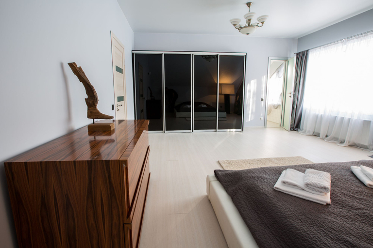 Bedroom 2, Tsarstvo Korolevstvo, Sankt-Peterburg gorsovet
