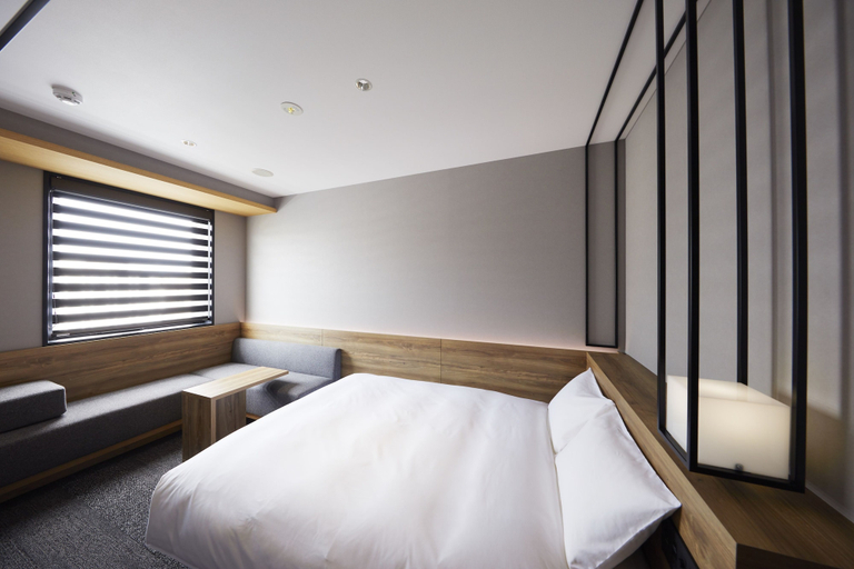 Bedroom 3, hotel androoms Shin-Osaka, Osaka