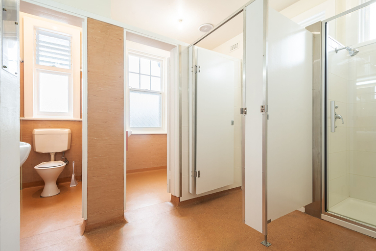 Bathroom 4, Formby Hotel, Devonport