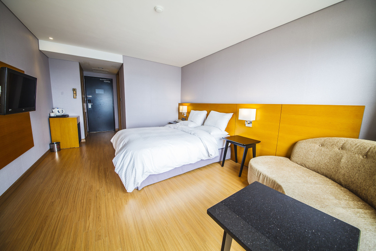 Bedroom 3, Asia Lakeside Hotel, Jinju