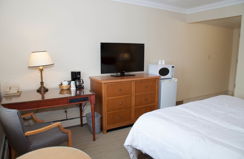 Bedroom 3, Twin Pine Inn & Suites, Division No. 14
