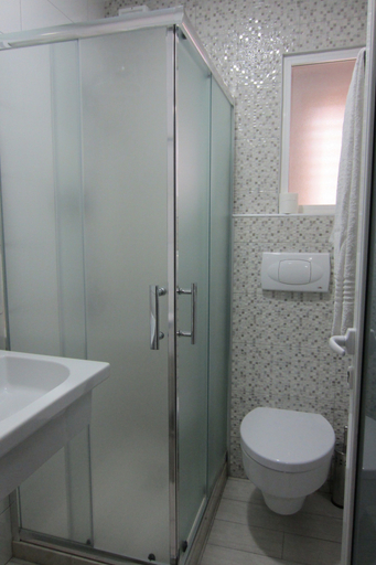 Bathroom 4, Freddy's Hotel, Tiranës