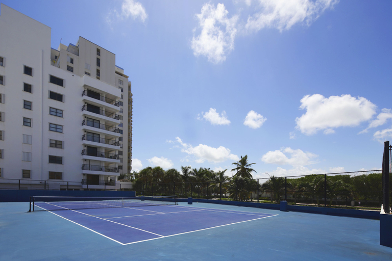 Sport & Beauty 5, New Point Miami Beach Apartments, Miami-Dade
