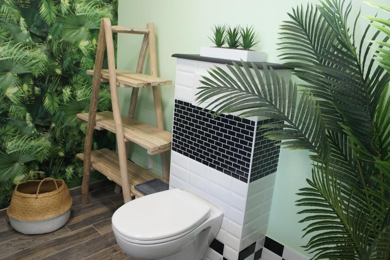 Bathroom 5, Le Dortoir des Templiers, Pas-de-Calais