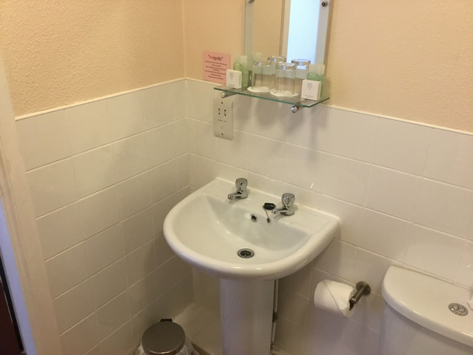 Bathroom 3, The Elgin Kintore Arms, Inverurie, Aberdeenshire