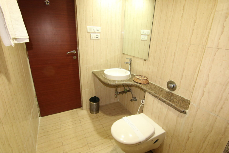 Bathroom 4, The Caliph Hotel, Mumbai Suburban