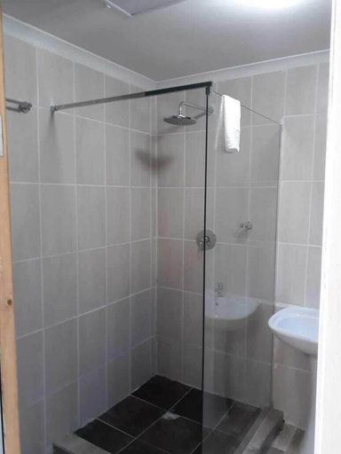 Bathroom 3, Carnival View Guest house, Ekurhuleni