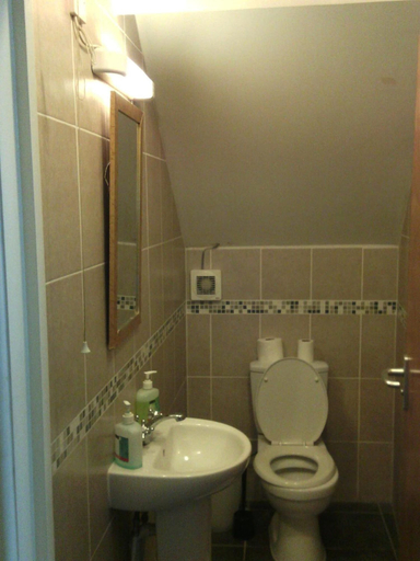 Bathroom 5, Athena Guest House, Oxfordshire