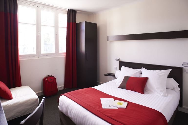 Bedroom 3, Hôtel Chateaubriand, Loire-Atlantique