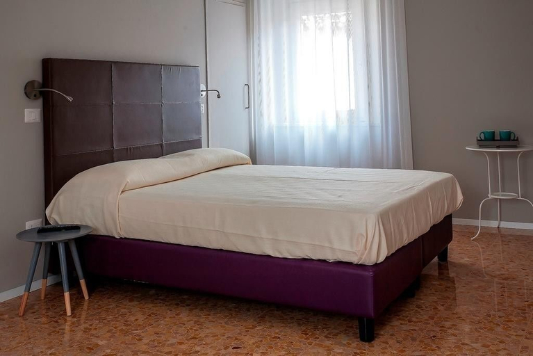 Bedroom 4, Guest House Viaroma, Macerata