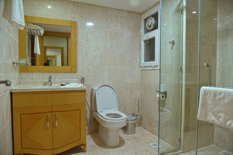 Bathroom 4, Muscat Plaza Hotel, Muttrah