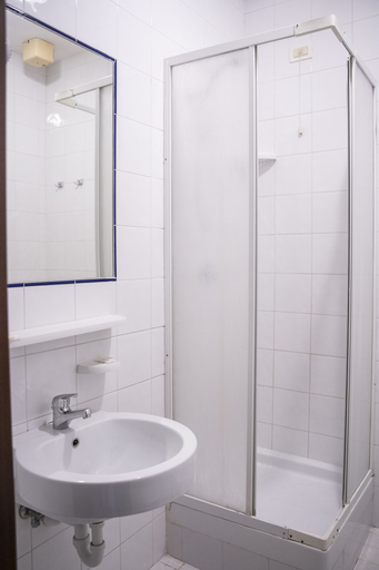 Bathroom 5, Hotel Ferrarese Roma, Roma