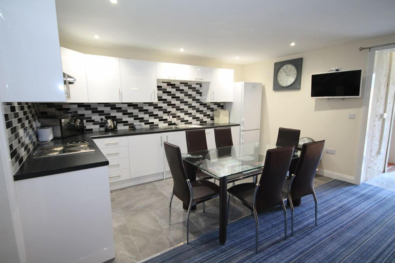 Others 3, Marine Studio Apartment, Ceredigion