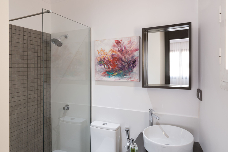 Bathroom 4, Puerta Catedral Holiday Suites, Sevilla