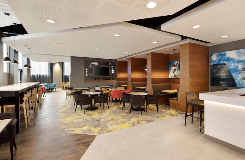 Food & Drinks 5, Hampton by Hilton London Excel, London