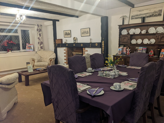 Food & Drinks 4, Cwmbach Cottages, Neath Port Talbot