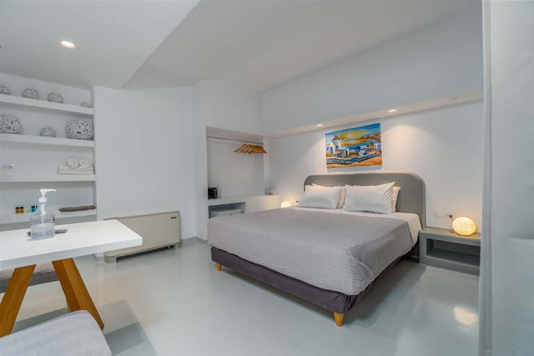 Bedroom 4, Central Fira, South Aegean