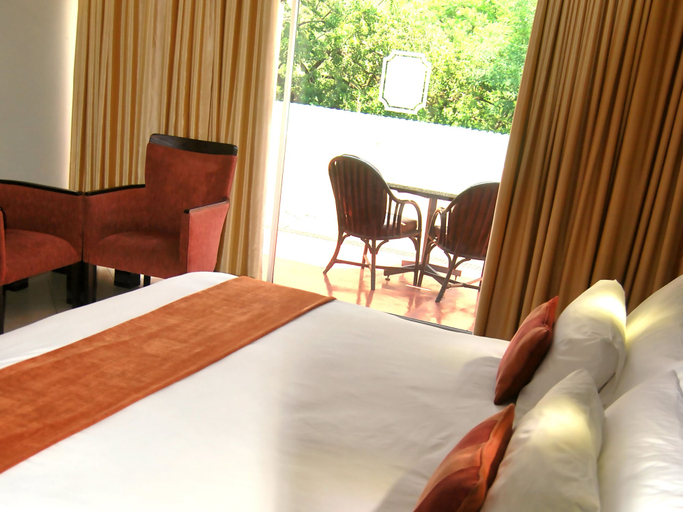 Bedroom 4, Safari Hotel & Convention Centre, Bojanala