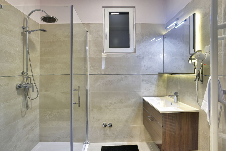 Bathroom 5, D&A Center Apartments, Pula