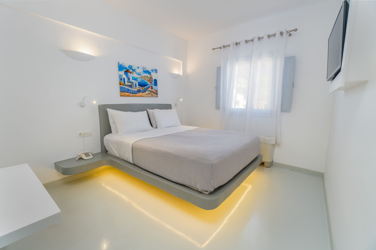 Bedroom 4, Central Fira, South Aegean