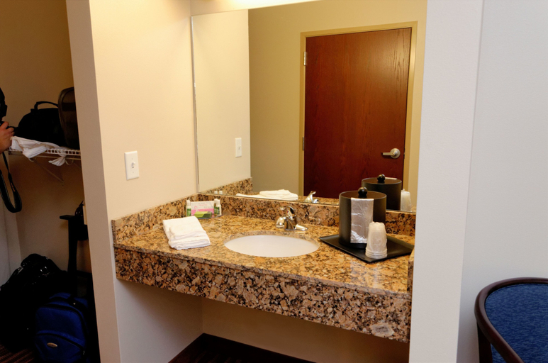 Bathroom 4, Cobblestone Inn & Suites - Fort Madison, Lee