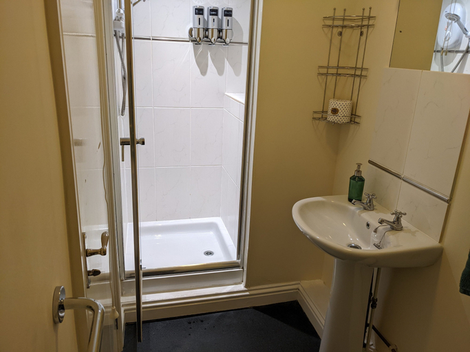 Bathroom 3, Railway Ramblers' Rest, Devon