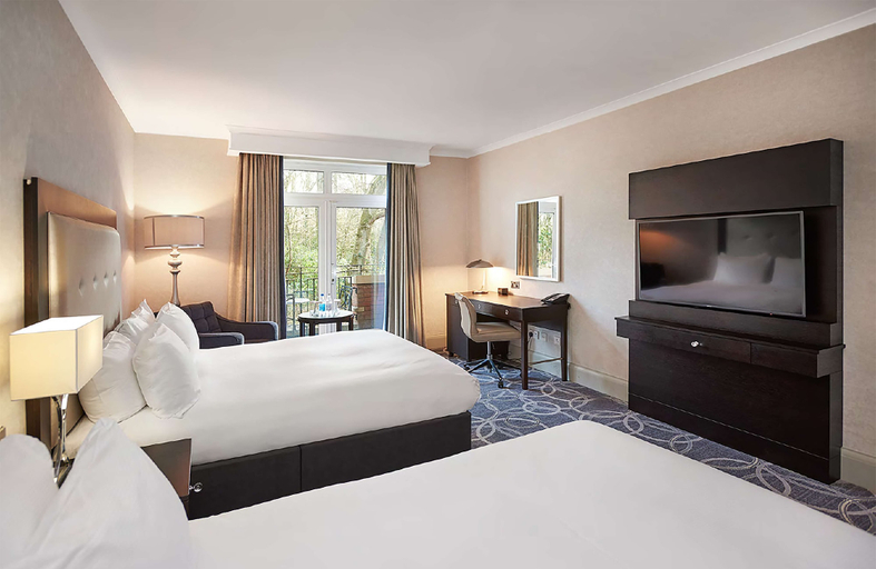 Bedroom 2, DoubleTree by Hilton St. Anne's Manor, Wokingham