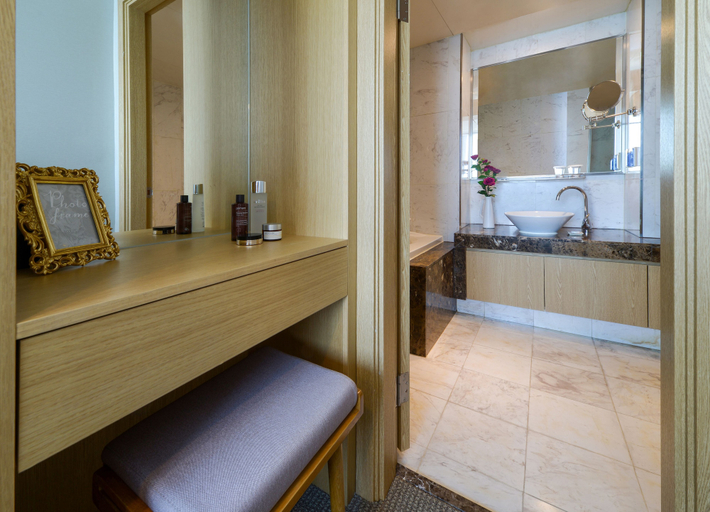 Bathroom 5, Harbor Park Hotel, Jung