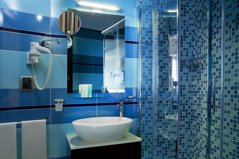 Bathroom 5, Panoramic Hotel, Messina