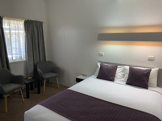 Bedroom 3, Ben Hall Motor Inn, Forbes