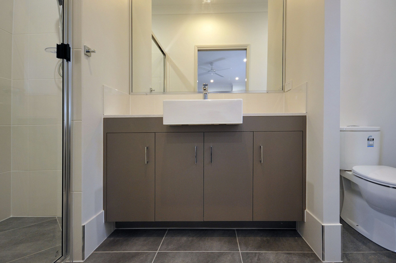 Bathroom 4, Northpoint Motel, Toowoomba - North-West