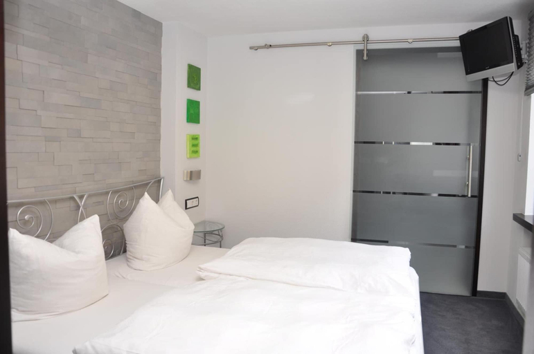 Bedroom 3, Hotel Goldene Sonne, Ilm-Kreis