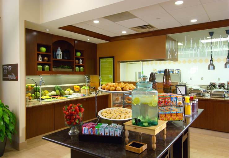 Food & Drinks 5, Hilton Garden Inn Rockford, Winnebago