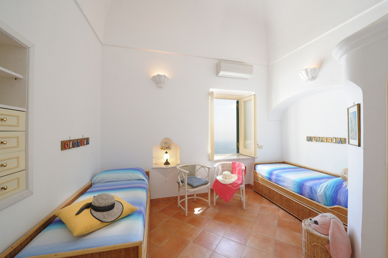 Others 5, Casa Alessia, Salerno